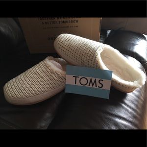 Toms slippers